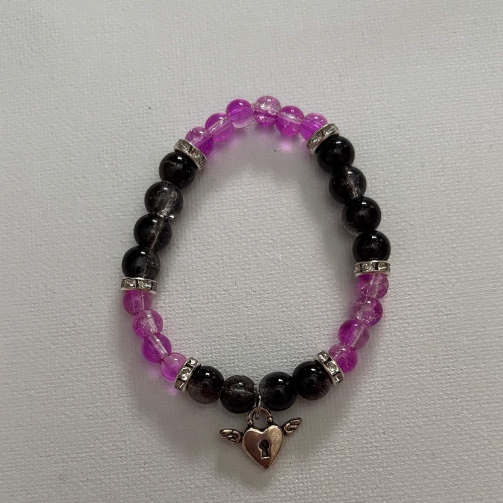 Elegant Heart Charm Bracelet with Pink and Black Beads